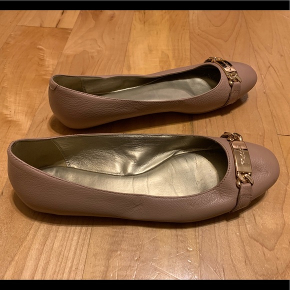 🎀 COACH Rose Pink Leather Flats SHOES womens size 8 Gold Logo Bar - Picture 1 of 6
